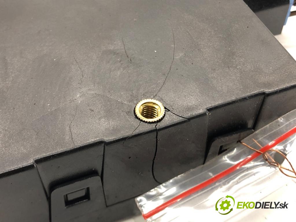 VW BORA I (1J2) 1998 - 2013    1.9 TDI 81 kW [110 KM] olej napędowy 1998 - 2001  Modul komfortu 1J0959799Q (Moduly komfortu)