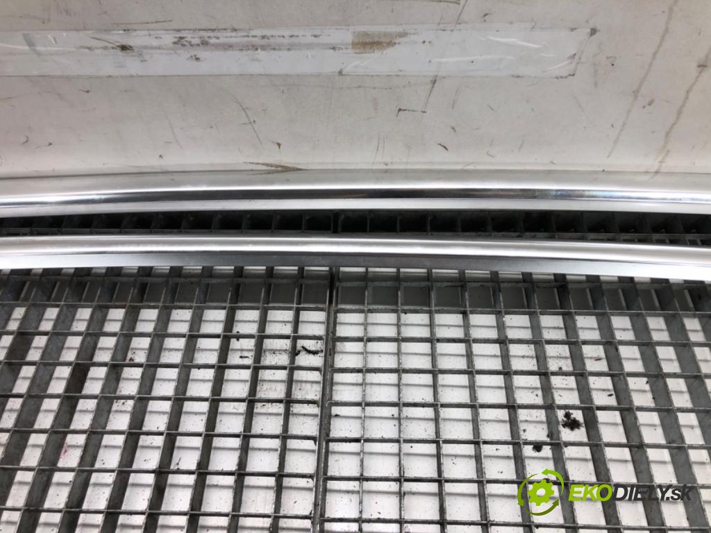 AUDI A4 B8 Kombi 2015 88 kW 1.8 TFSI 1798 lyžiny STRECHA: 8K9860021A