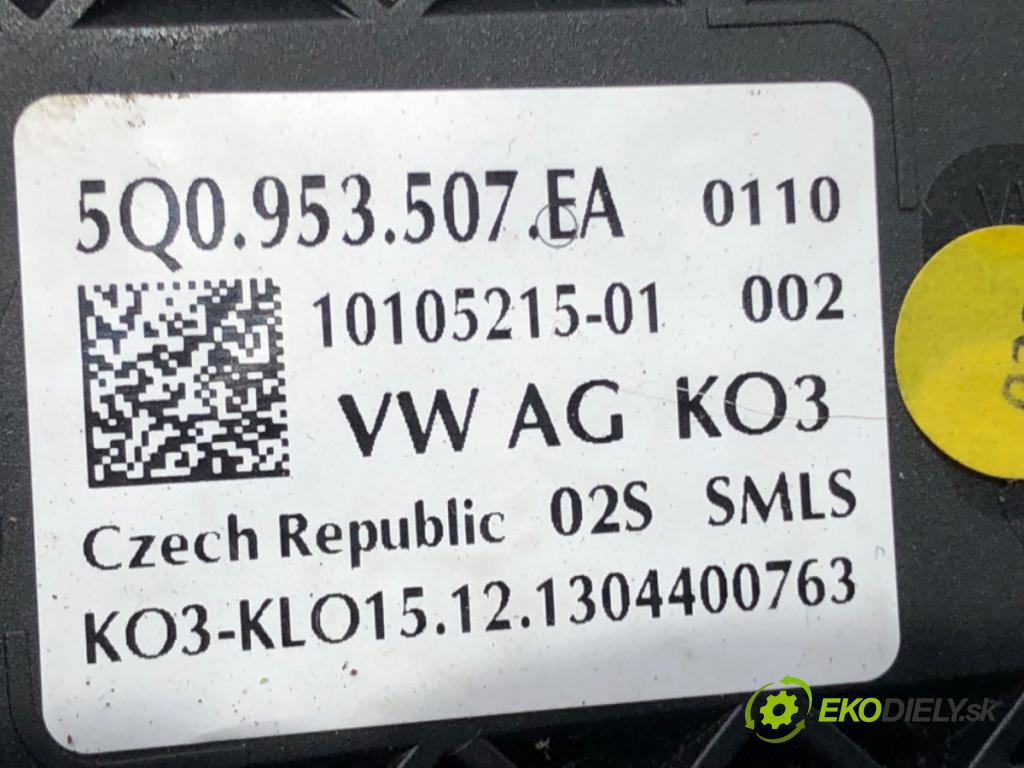 VW GOLF VII (5G1, BQ1, BE1, BE2) 2012 - 2022    1.4 TSI 90 kW [122 KM] benzyna 2012 - 2022  Prepínač kombinovaný 5Q0953507EA (Prepínače, spínače, tlačidlá a ovládače kúrenia)