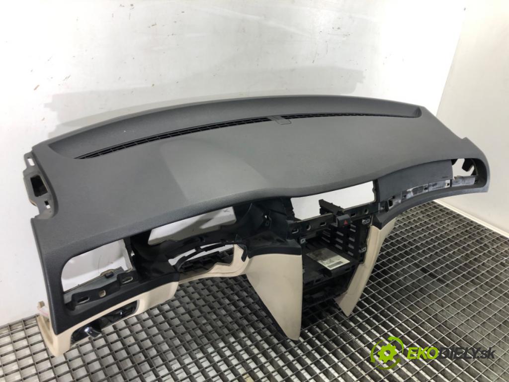 SKODA SUPERB II (3T4) 2008 - 2015    3.6 FSI 4x4 191 kW [260 KM] benzyna 2008 - 2015  Palubná doska  (Palubné dosky)