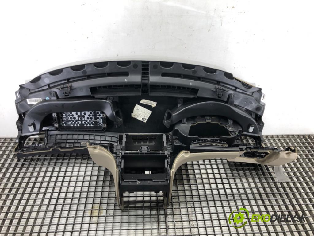 SKODA SUPERB II (3T4) 2008 - 2015    3.6 FSI 4x4 191 kW [260 KM] benzyna 2008 - 2015  Palubná doska  (Palubné dosky)