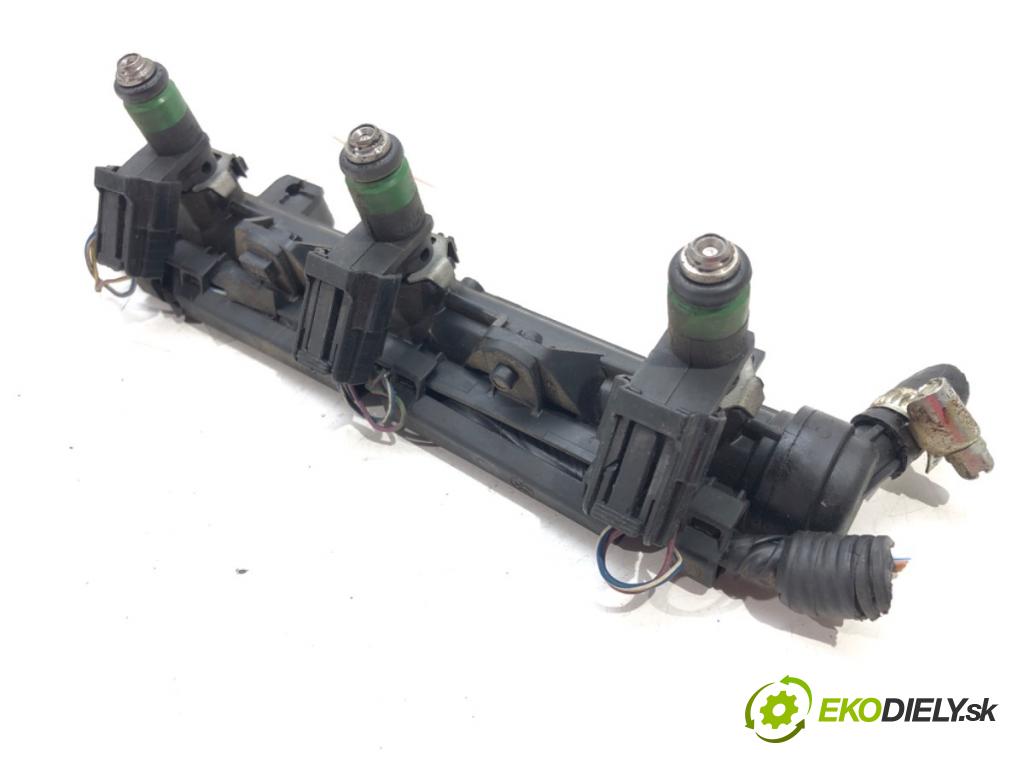 SEAT IBIZA III (6L1) 2002 - 2009    1.2 47 kW [64 KM] benzyna 2002 - 2006  Lišta vstrekovacia 03E906031 (Vstrekovacie lišty)