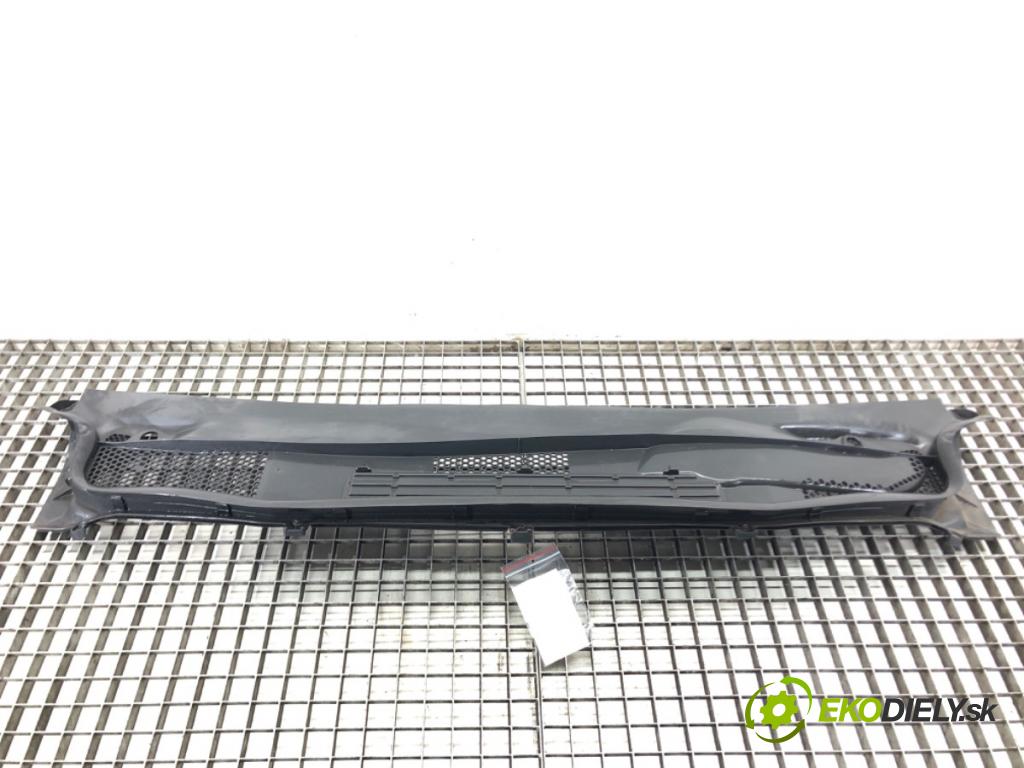 MERCEDES-BENZ KLASA A (W169) 2004 - 2012    A 160 CDI (169.006, 169.306) 60 kW [82 KM] olej na  torpédo plast pod čelní okno A1698300013 (Torpéda)