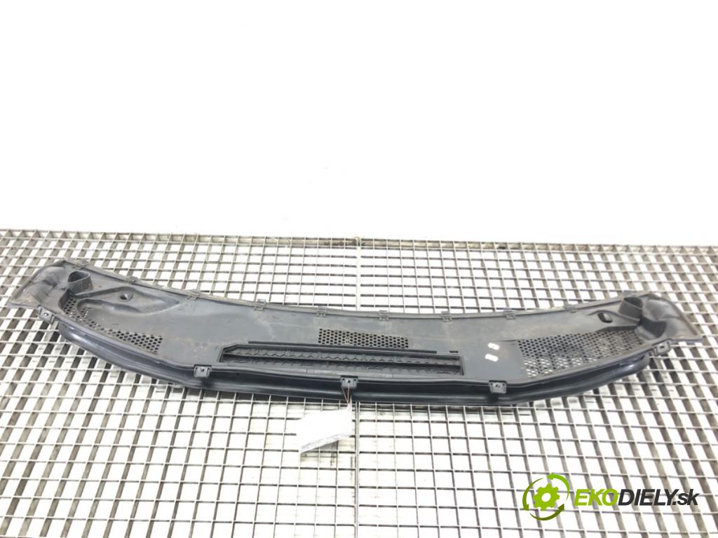 MERCEDES-BENZ KLASA A (W169) 2004 - 2012    A 160 CDI (169.006, 169.306) 60 kW [82 KM] olej na  torpédo plast pod čelní okno A1698300013 (Torpéda)