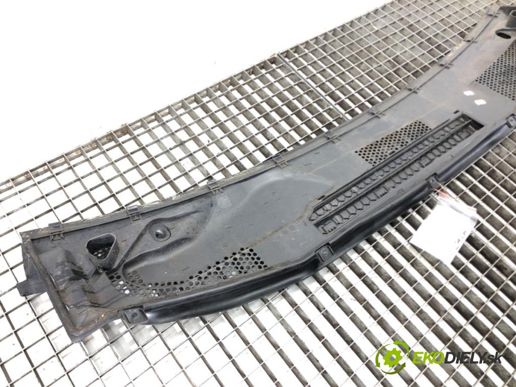 MERCEDES-BENZ KLASA A (W169) 2004 - 2012    A 160 CDI (169.006, 169.306) 60 kW [82 KM] olej na  torpédo plast pod čelní okno A1698300013 (Torpéda)