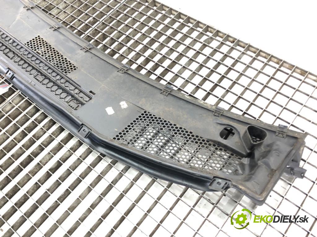 MERCEDES-BENZ KLASA A (W169) 2004 - 2012    A 160 CDI (169.006, 169.306) 60 kW [82 KM] olej na  torpédo plast pod čelní okno A1698300013 (Torpéda)