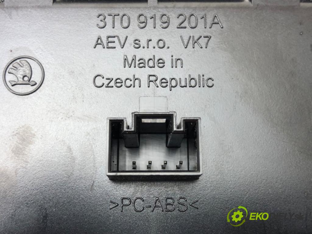 SKODA SUPERB II Kombi (3T5) 2009 - 2015    2.0 TDI 125 kW [170 KM] olej napędowy 2009 - 2015  Panel ovládania kúrenia klimatizácie 3T0919201A