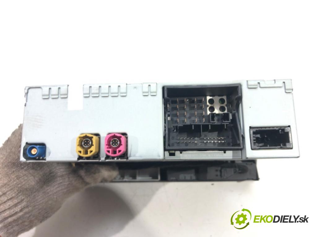 AUDI A4 B8 Avant (8K5) 2007 - 2015    2.0 TDI 88 kW [120 KM] olej napędowy 2008 - 2015  čítač navigácie 8T1035652D (Ostatné)