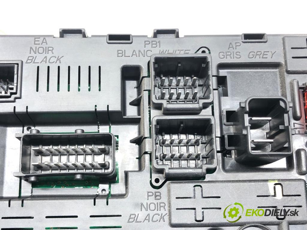 CITROEN C6 (TD_) 2005 - 2012    3.0 HDi 177 kW [241 KM] olej napędowy 2009 - 2012  modul BSI 967847698001 (Pojistkové skříňky)