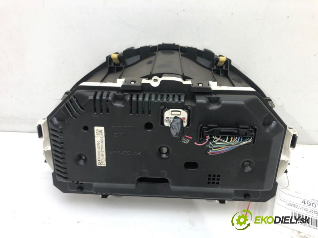 TOYOTA YARIS (_P13_) 2010 - 2022    1.0 (KSP130_) 51 kW [69 KM] benzyna 2010 - 2022  Prístrojovka 83800-0DR50 (Prístrojové dosky, displeje)
