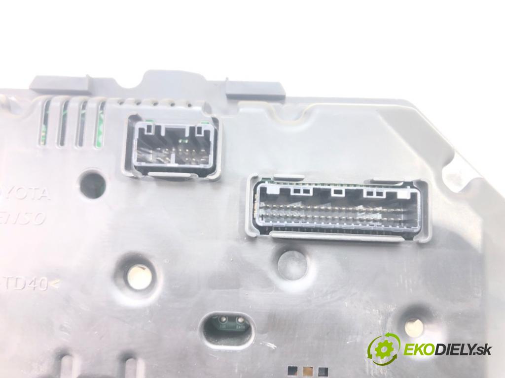 TOYOTA YARIS (_P13_) 2010 - 2022    1.0 (KSP130_) 51 kW [69 KM] benzyna 2010 - 2022  Prístrojovka 83800-0DR50 (Prístrojové dosky, displeje)
