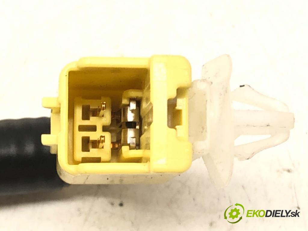 TOYOTA YARIS (_P13_) 2010 - 2022    1.0 (KSP130_) 51 kW [69 KM] benzyna 2010 - 2022  AirBag spolujazdca  (Airbagy)