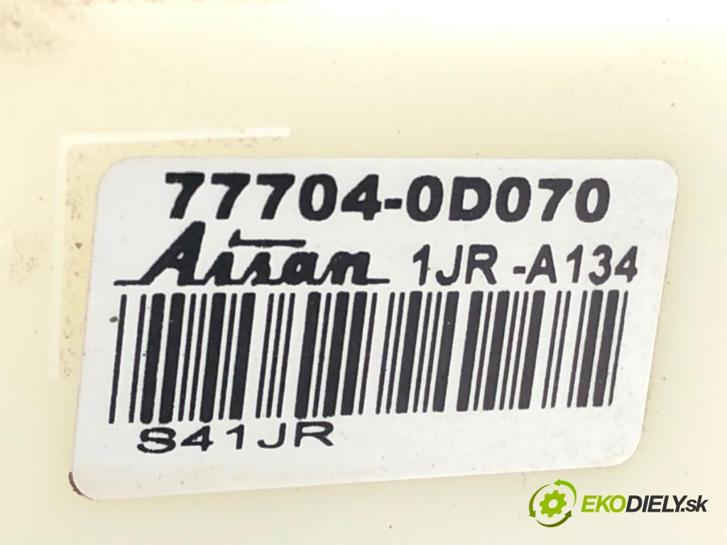 TOYOTA YARIS (_P13_) 2010 - 2022    1.0 (KSP130_) 51 kW [69 KM] benzyna 2010 - 2022  Pumpa paliva vnútorná 77704-0D070 (Palivové pumpy, čerpadlá, plaváky)