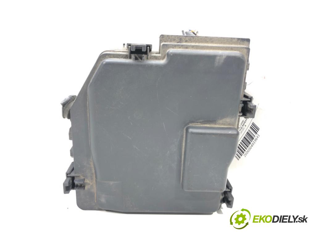 HONDA CR-V III (RE_) 2006 - 2022    2.2 i-CTDi 4WD (RE6) 103 kW [140 KM] olej napędowy  skříňka poistková 08SWY-E01 (Pojistkové skříňky)