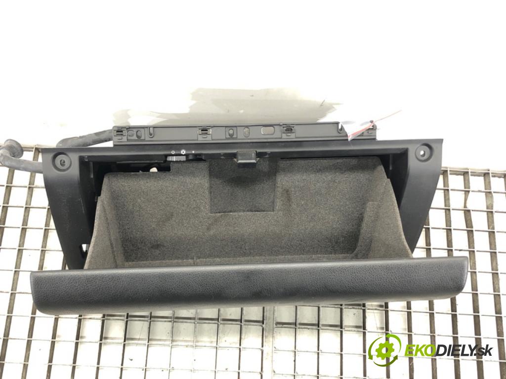 PORSCHE CAYENNE (9PA) 2002 - 2010    S 4.8 283 kW [385 KM] benzyna 2007 - 2010  Priehradka, kastlík spolujazdca  (Priehradky, kastlíky)