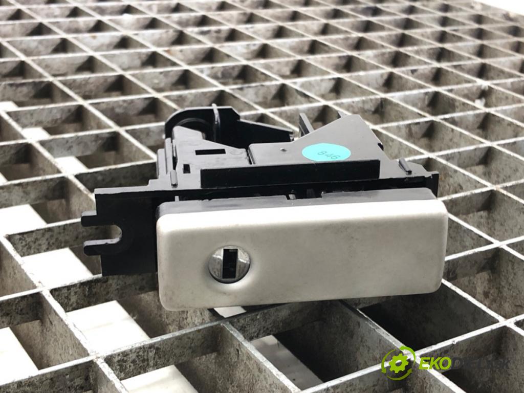 PORSCHE CAYENNE (9PA) 2002 - 2010    S 4.8 283 kW [385 KM] benzyna 2007 - 2010  Priehradka, kastlík spolujazdca  (Priehradky, kastlíky)