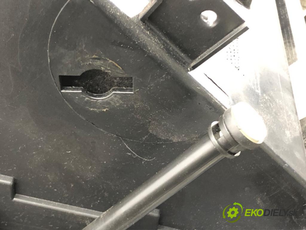 PORSCHE CAYENNE (9PA) 2002 - 2010    S 4.8 283 kW [385 KM] benzyna 2007 - 2010  Priehradka, kastlík spolujazdca  (Priehradky, kastlíky)