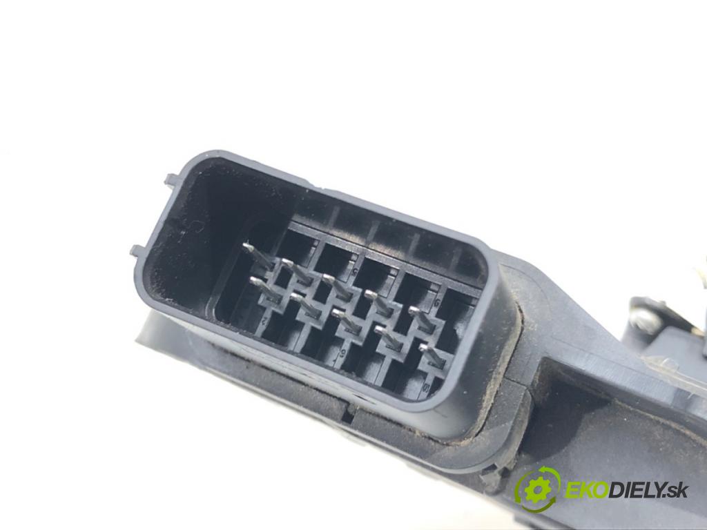 JAGUAR XF I Kombi 2014 202 kW 3.0 D 2993 zámok Dvere pravy zad 8X2A-26412-AC