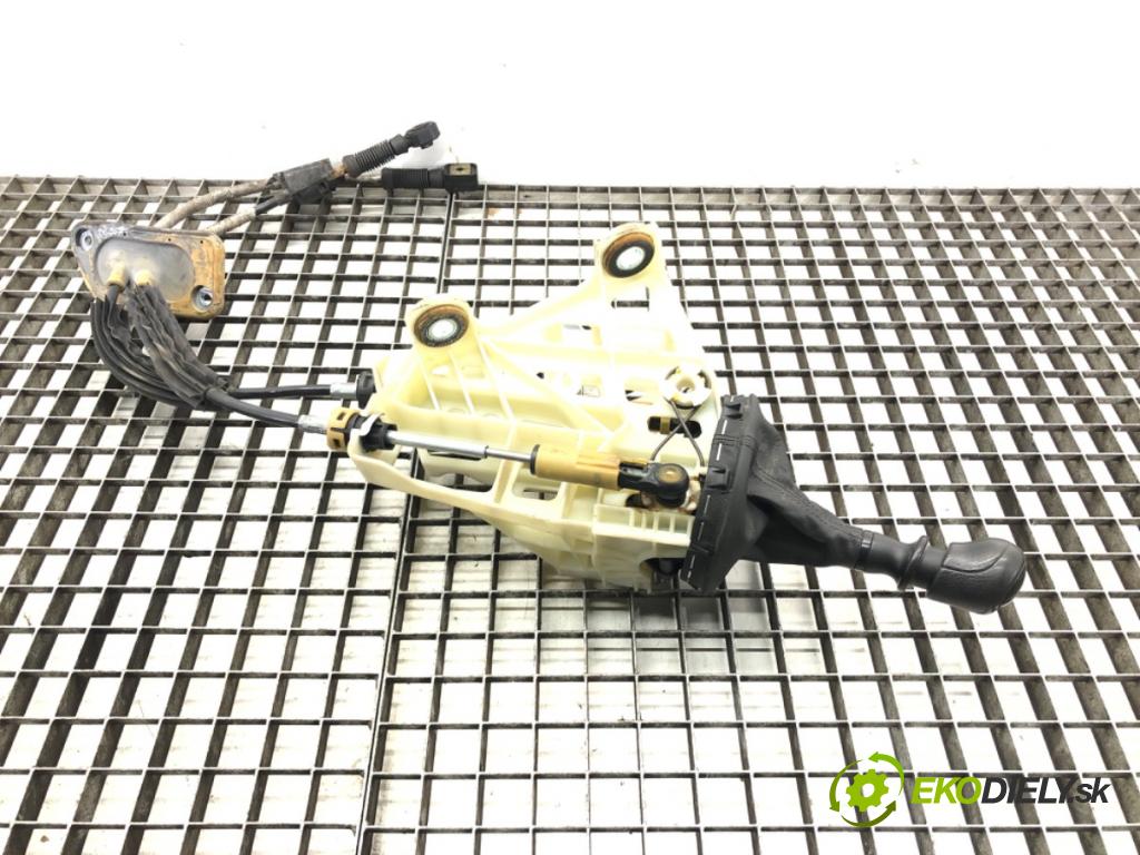 VW TRANSPORTER V Autobus (7HB, 7HJ, 7EB, 7EJ) 2003 - 2015    2.0 TDI 62 kW [84 KM] olej napędowy 2009 - 2015  Kulisa 7H0711116 (Rýchlostné páky / kulisy)