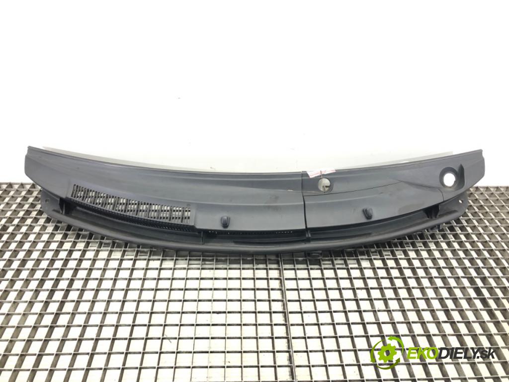 TOYOTA YARIS (_P9_) 2005 - 2014    1.4 D-4D (NLP90_) 66 kW [90 KM] olej napędowy 2005  Torpédo, plast pod čelné okno 55781-0D100 (Torpéda)