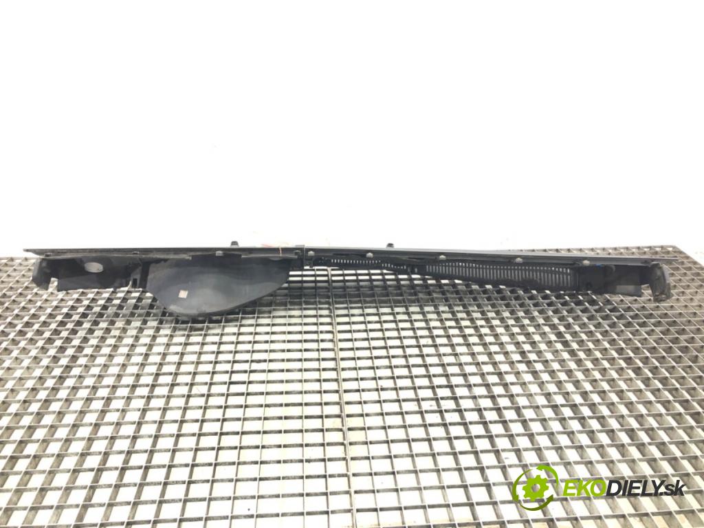 TOYOTA YARIS (_P9_) 2005 - 2014    1.4 D-4D (NLP90_) 66 kW [90 KM] olej napędowy 2005  Torpédo, plast pod čelné okno 55781-0D100 (Torpéda)
