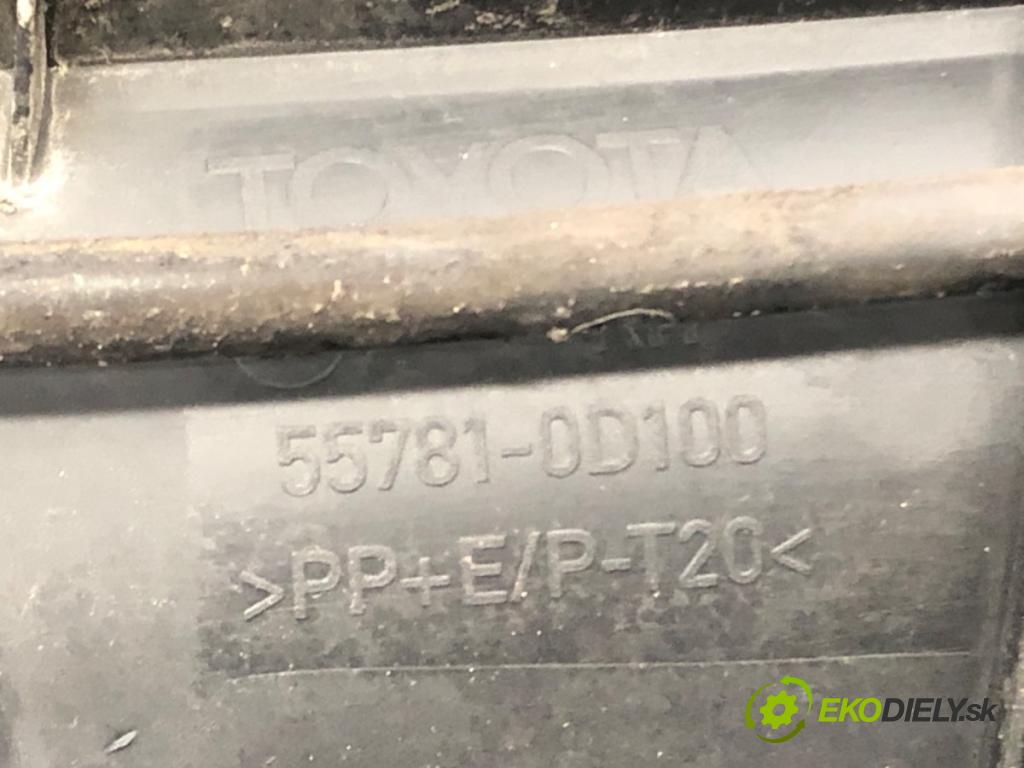 TOYOTA YARIS (_P9_) 2005 - 2014    1.4 D-4D (NLP90_) 66 kW [90 KM] olej napędowy 2005  torpédo plast pod čelní okno 55781-0D100 (Torpéda)