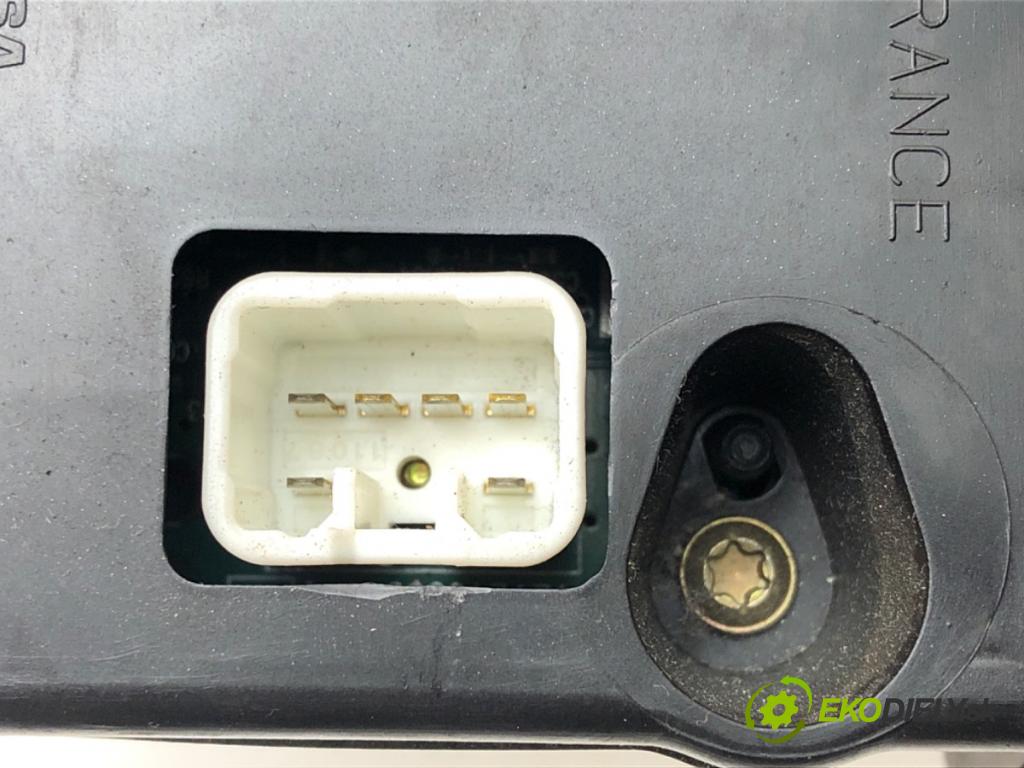 TOYOTA YARIS (_P1_) 1999 - 2005    1.0 (SCP10_) 50 kW [68 KM] benzyna 1999 - 2005  Prístrojovka 21658091-5 (Prístrojové dosky, displeje)