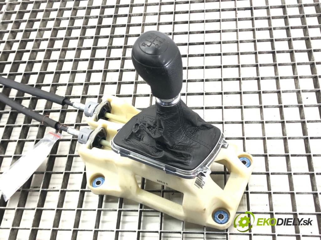 HYUNDAI i30 (GD) 2011 - 2022    1.6 88 kW [120 KM] benzyna 2012 - 2016  Kulisa  (Rýchlostné páky / kulisy)