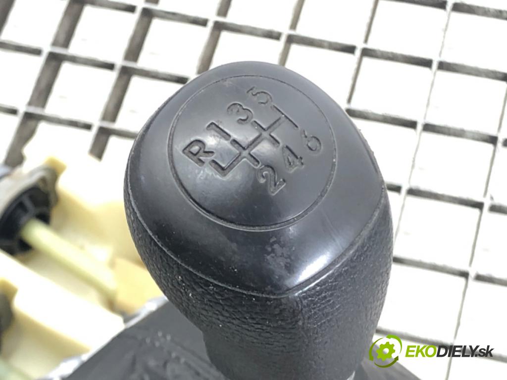 HYUNDAI i30 (GD) 2011 - 2022    1.6 88 kW [120 KM] benzyna 2012 - 2016  Kulisa  (Rýchlostné páky / kulisy)