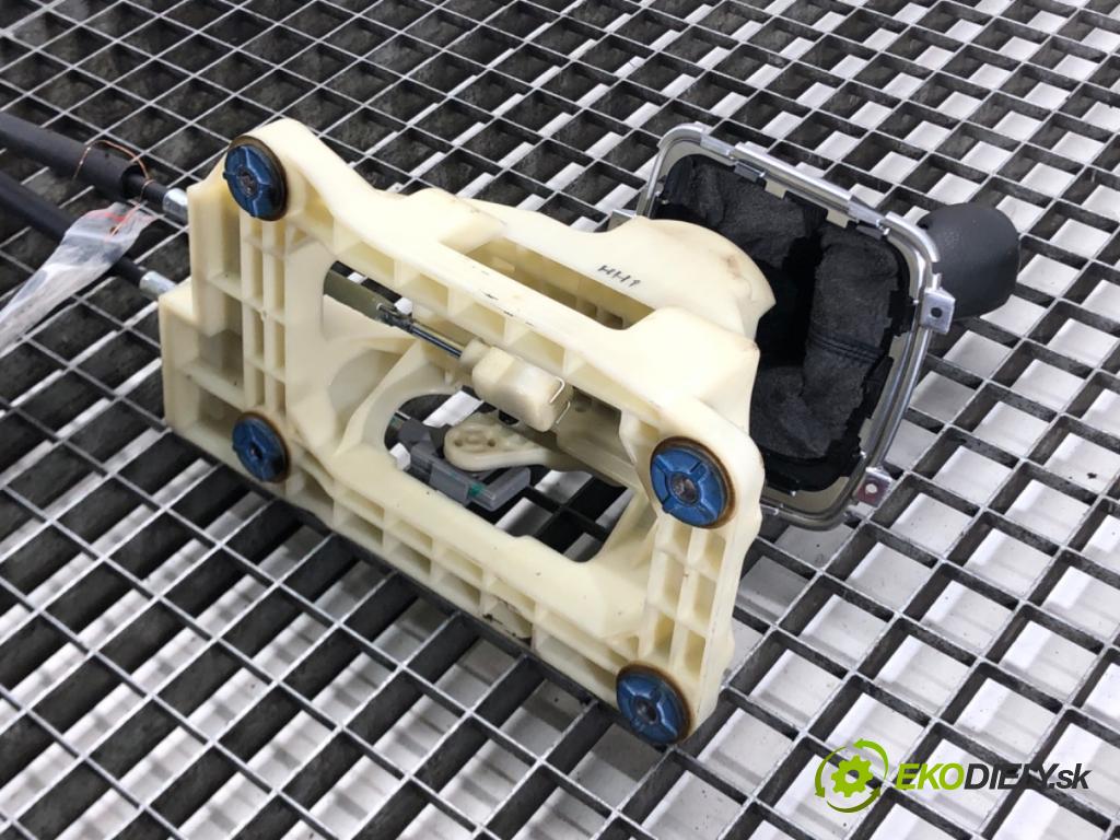 HYUNDAI i30 (GD) 2011 - 2022    1.6 88 kW [120 KM] benzyna 2012 - 2016  Kulisa  (Rýchlostné páky / kulisy)