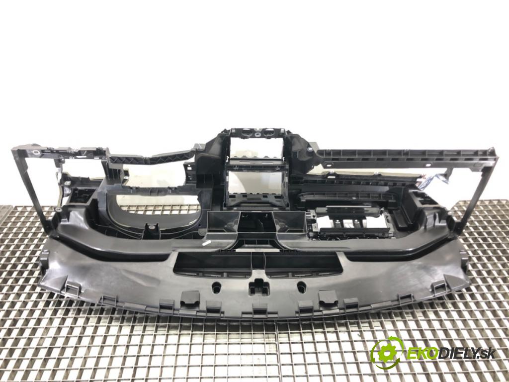 VW GOLF VI Variant (AJ5) 2009 - 2014    1.6 TDI 77 kW [105 KM] olej napędowy 2009 - 2013  Palubná doska  (Palubné dosky)