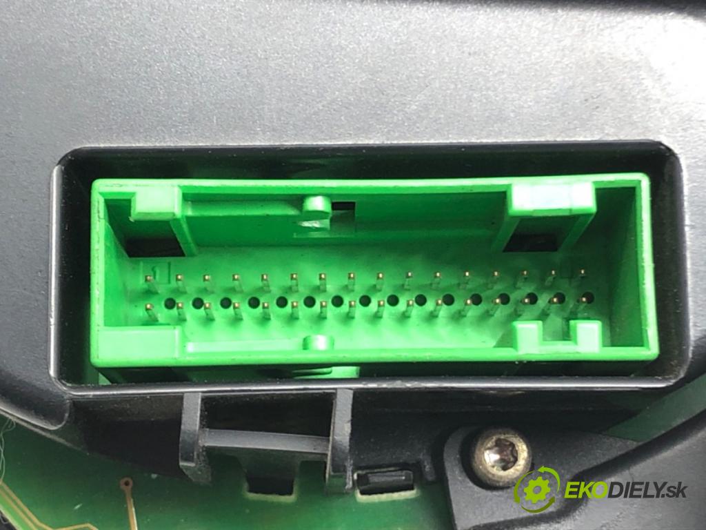 AUDI A4 B5 (8D2) 1994 - 2001    1.9 TDI 81 kW [110 KM] olej napędowy 1995 - 2000  Prístrojovka 8D0919881H (Prístrojové dosky, displeje)