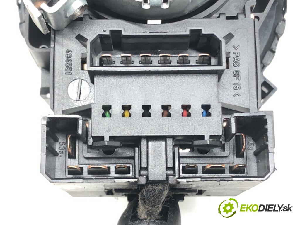 AUDI A4 B5 (8D2) 1994 - 2001    1.9 TDI 81 kW [110 KM] olej napędowy 1995 - 2000  Prepínač smeroviek 4D0953513D (Prepínače, spínače, tlačidlá a ovládače kúrenia)