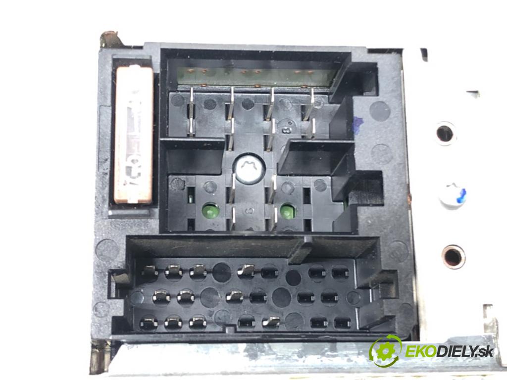 VW BORA I (1J2) 1998 - 2013    1.9 TDI 85 kW [115 KM] olej napędowy 1998 - 2002  RADIO 1J0035153 (Audio zariadenia)