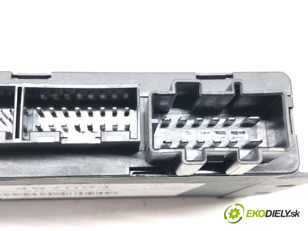 AUDI A6 C5 (4B2) 1997 - 2005    2.8 quattro 142 kW [193 KM] benzyna 1997 - 2005  Modul komfortu 4B0962258B (Moduly komfortu)