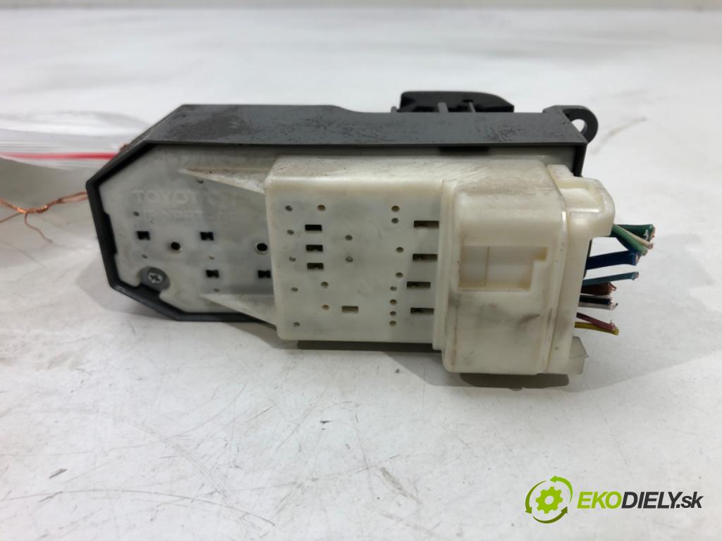 TOYOTA AURIS (_E15_) 2006 - 2012    1.4 D-4D (NDE150_) 66 kW [90 KM] olej napędowy 200  Prepínač okien  (Prepínače, spínače, tlačidlá a ovládače kúrenia)