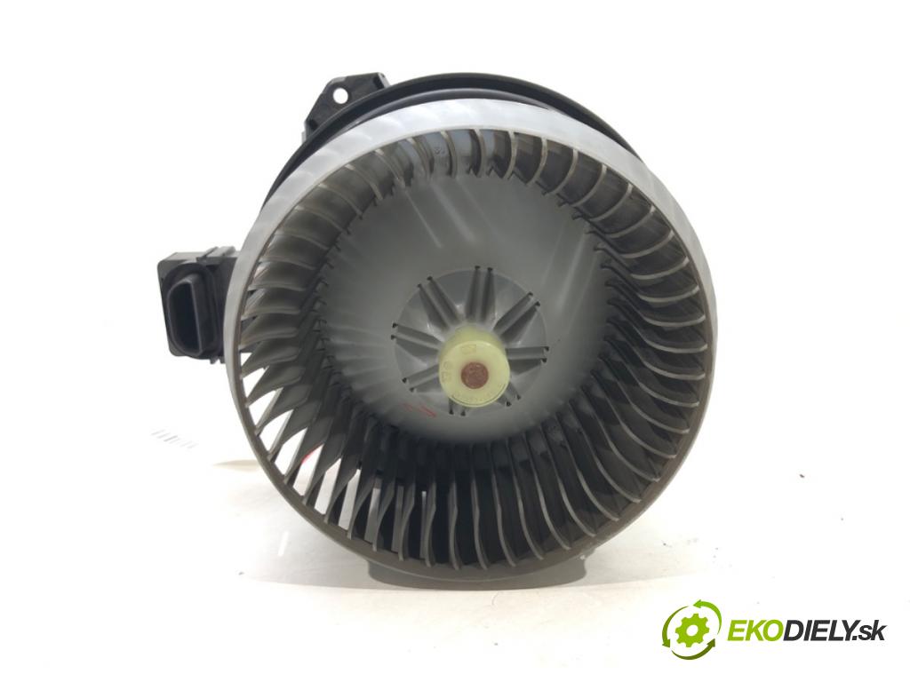 TOYOTA AURIS (_E15_) 2006 - 2012    1.4 D-4D (NDE150_) 66 kW [90 KM] olej napędowy 200  ventilátor kúrenia 272700-5151