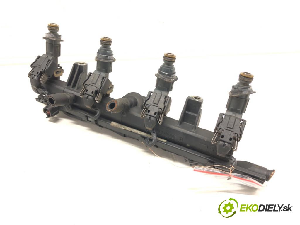 SEAT AROSA (6H1) 1997 - 2004    1.0 37 kW [50 KM] benzyna 1997 - 2004  Lišta vstrekovacia Vstrekovacie ventily 030906031J (Vstrekovacie lišty)