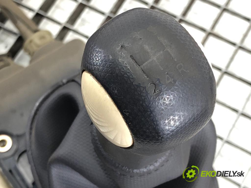 NISSAN MICRA III (K12) 2002 - 2010    1.2 16V 48 kW [65 KM] benzyna 2003 - 2010  Kulisa 34108AX215 (Rýchlostné páky / kulisy)