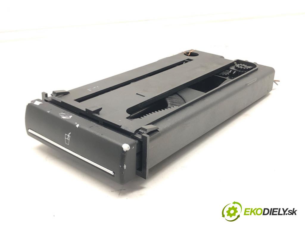 AUDI A3 (8P1) 2003 - 2013    1.6 75 kW [102 KM] benzyna 2003 - 2012  Držiak na nápoje 8P0862534C (Úchyty, držiaky na nápoje)