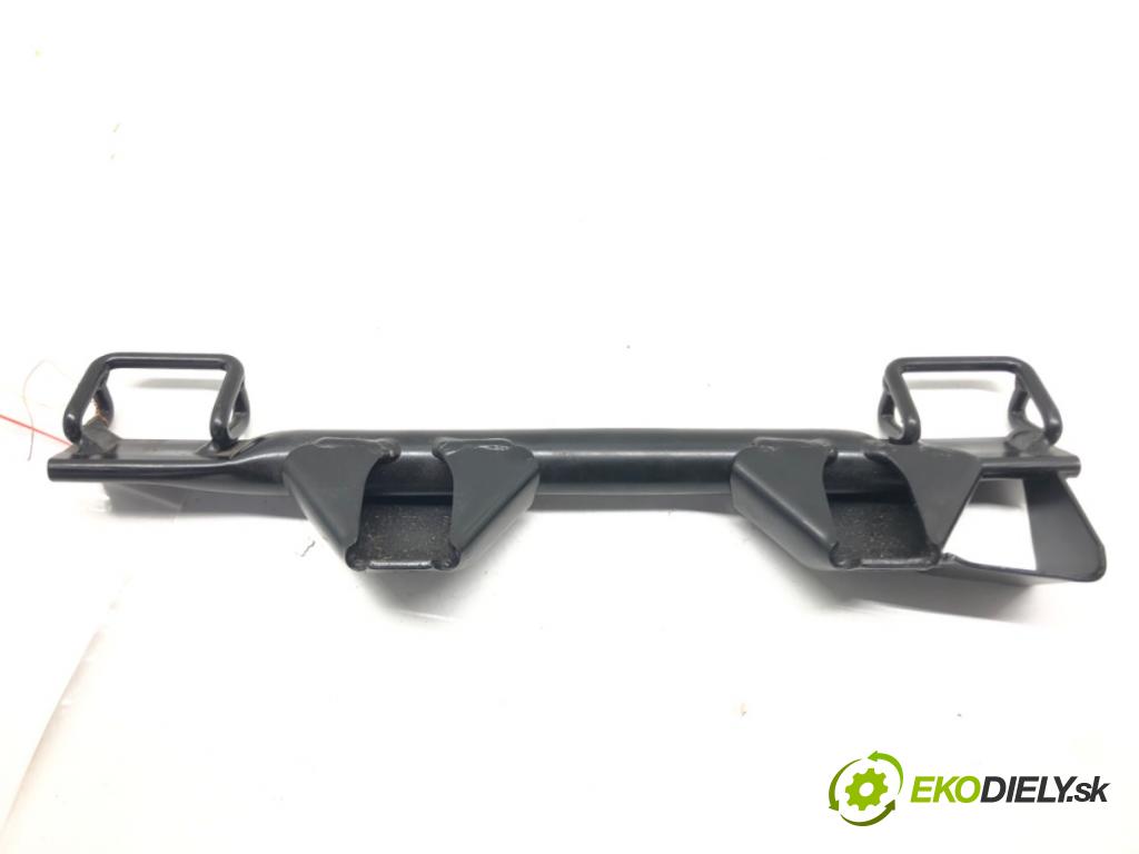 SEAT EXEO (3R2) 2008 - 2013    1.8 TSI 118 kW [160 KM] benzyna 2010 - 2013  Uchytenie ISOFIX ľave 8E0813545B