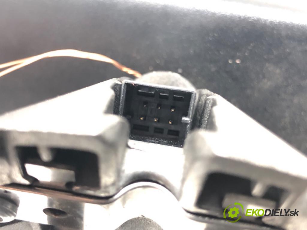 VW PASSAT B7 Variant (365) 2010 - 2015    1.6 TDI 77 kW [105 KM] olej napędowy 2010 - 2014  zpětné zrcátko vnitřní 4B0971834 (Světla vnitřní)