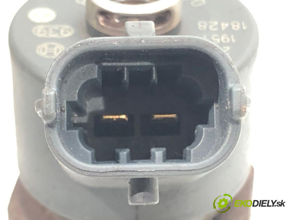 ALFA ROMEO 147 (937_) 2000 - 2010    1.9 JTD (937.AXD1A, 937.BXD1A) 85 kW [115 KM] olej  vstrekovač 0445110068 (Vstrekovače)
