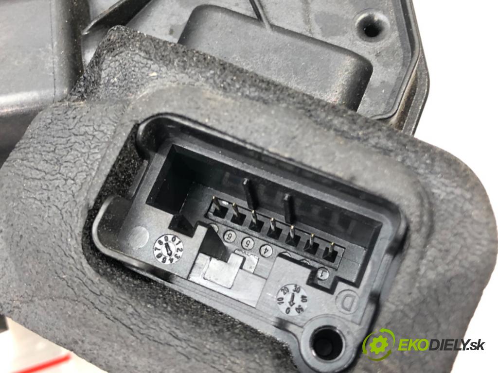 SKODA RAPID (NH3, NK3, NK6) 2012 - 2022    1.4 TDI 66 kW [90 KM] olej napędowy 2015 - 2019  zámok dveře levý přední část 5E1837015C