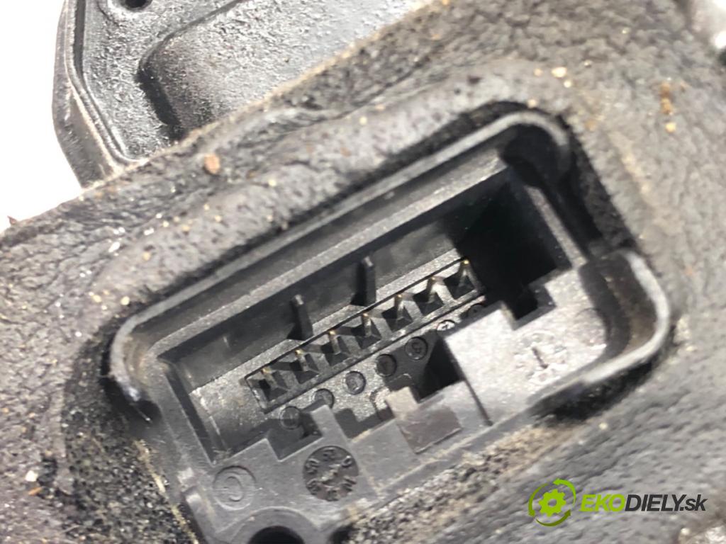 SKODA RAPID (NH3, NK3, NK6) 2012 - 2022    1.4 TDI 66 kW [90 KM] olej napędowy 2015 - 2019  zámok dveře pravý přední část 5E1837016C