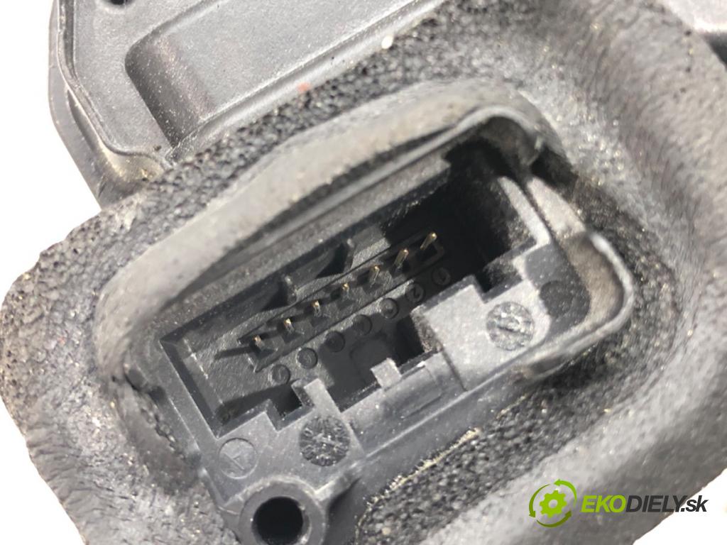 SKODA RAPID (NH3, NK3, NK6) 2012 - 2022    1.4 TDI 66 kW [90 KM] olej napędowy 2015 - 2019  zámok dveře pravý zadní část 5E0839016C