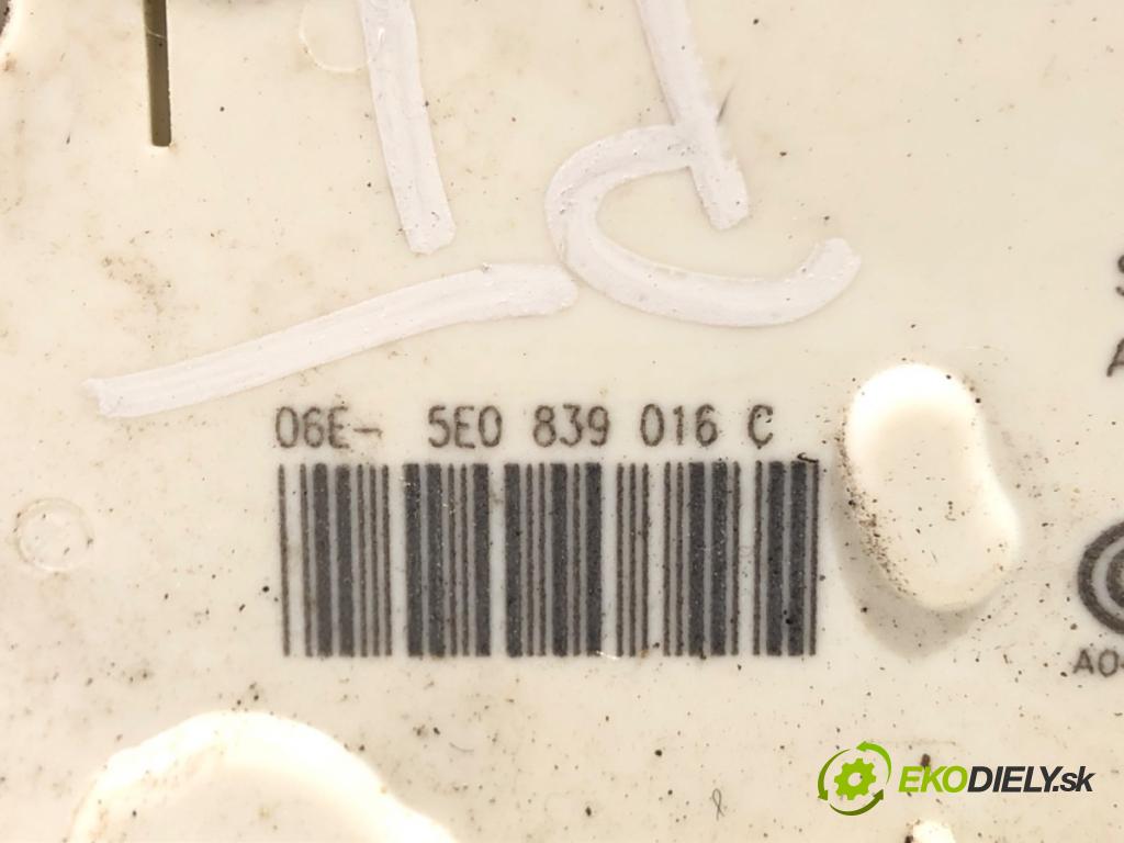 SKODA RAPID (NH3, NK3, NK6) 2012 - 2022    1.4 TDI 66 kW [90 KM] olej napędowy 2015 - 2019  zámok dveře pravý zadní část 5E0839016C