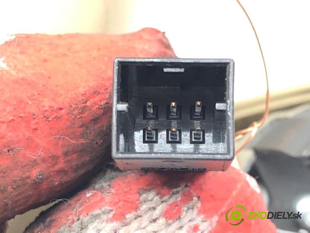 AUDI A4 B7 (8EC) 2004 - 2008    2.0 TFSI 147 kW [200 KM] benzyna 2004 - 2008  zpětné zrcátko vnitřní 4F0857511E (Světla vnitřní)