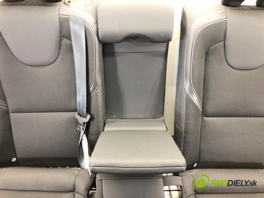 VOLVO V40 liftback (525, 526) 2012 - 2022    D2 88 kW [120 KM] olej napędowy 2015 - 2018  Sedadlo druhý RIADOK: