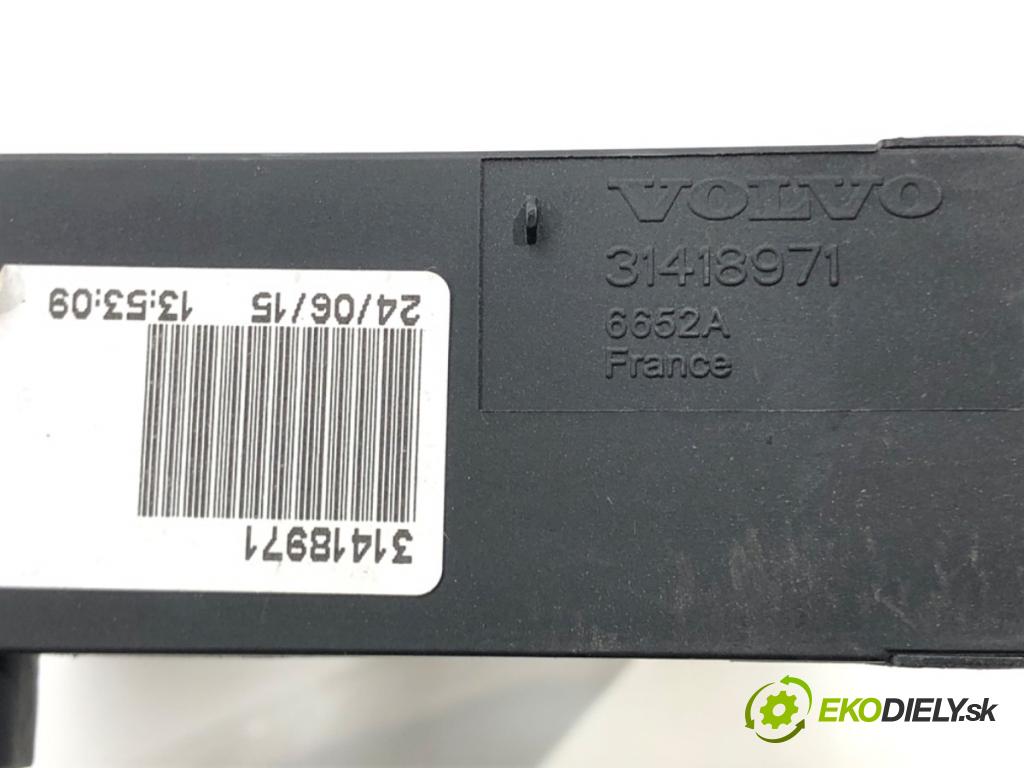 VOLVO V40 liftback (525, 526) 2012 - 2022    D2 88 kW [120 KM] olej napędowy 2015 - 2018  Výhrevné teleso, radiátor kúrenia elektrická 31418971 (Radiátory kúrenia)